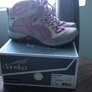 Dansko Womens Waterproof Hiking Boot Size 8.5